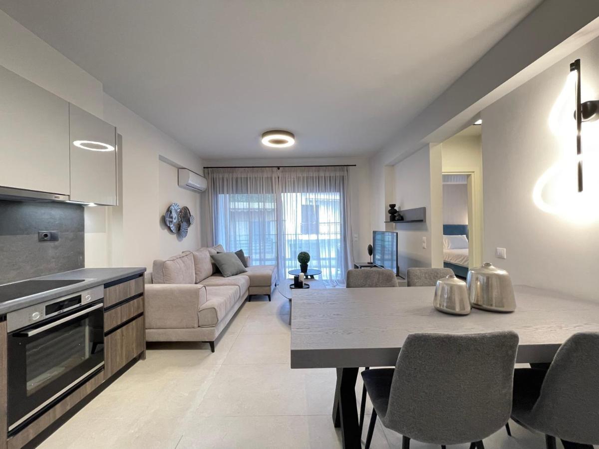 Gleaming Apartments Near Athens Metro Mall Extérieur photo